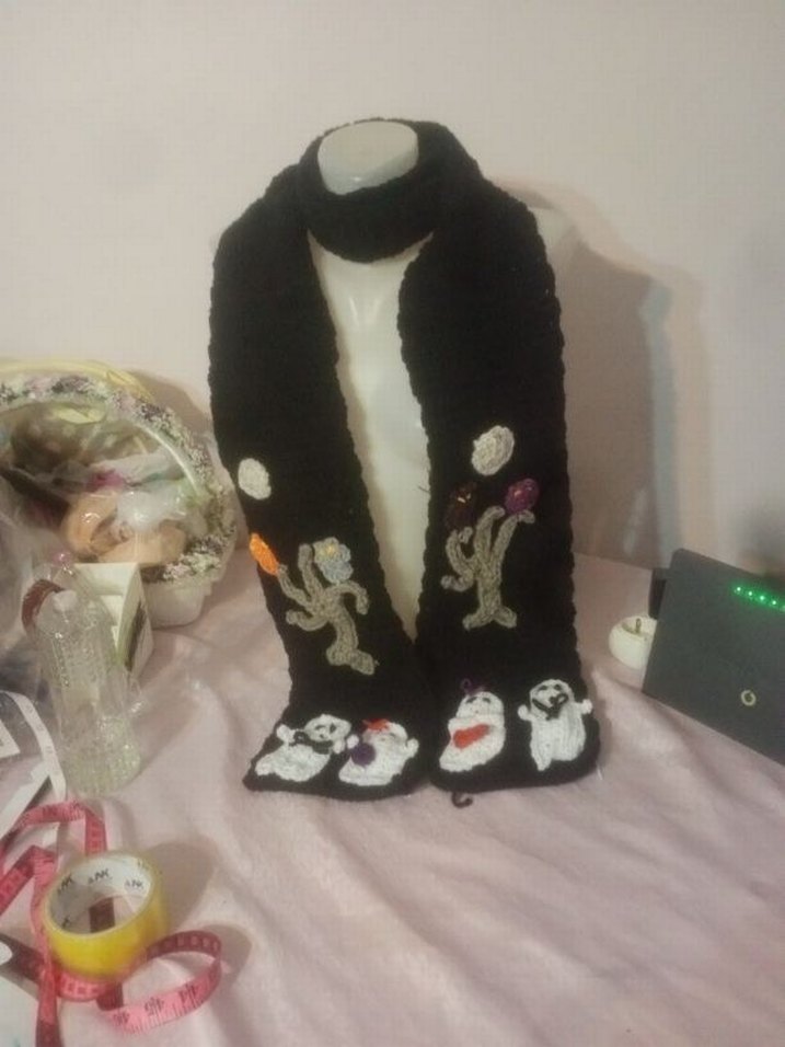 Hayaletler date e çıkıyor! scarf - Görsel 2