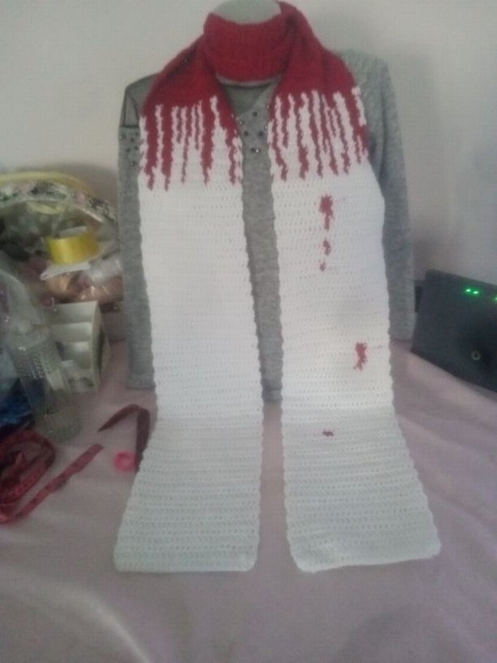 Gothic creepy bloody neck scarf - Görsel 3