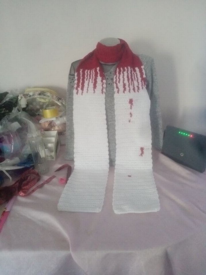 Gothic creepy bloody neck scarf - Görsel 2