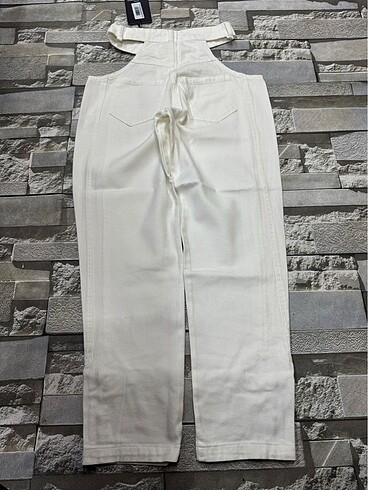 48 Beden Pencere detaylı jean