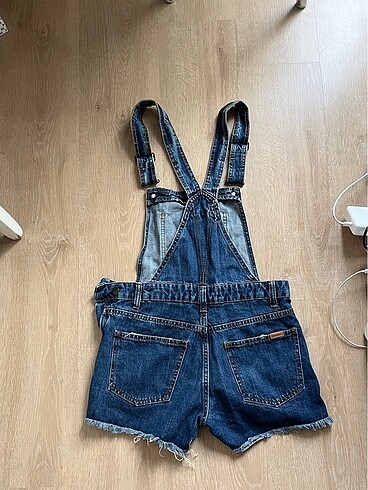 Pull and Bear Bahçıvan şort