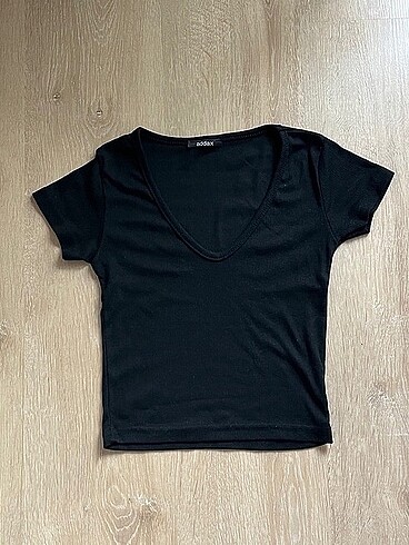 Siyah v yaka crop
