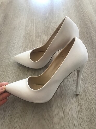Beyaz stiletto