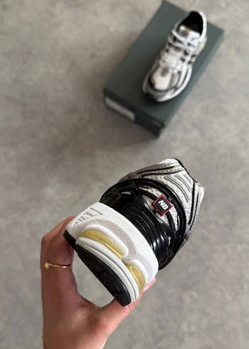 New Balance New Balance 1906R Black Gold