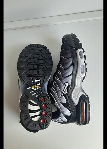 41 Beden Nike Air Max Plus TN Black Silver White
