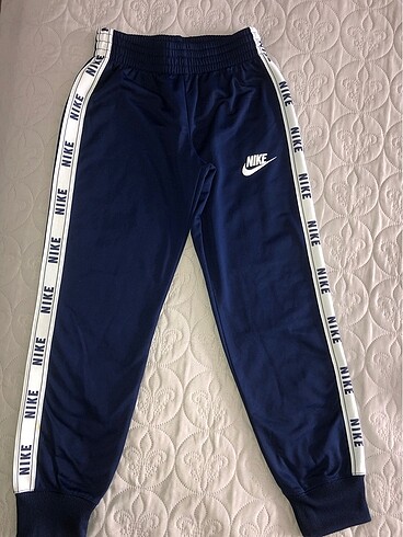 9 Yaş Beden lacivert Renk orjinal Nike çocuk eşofman takımı