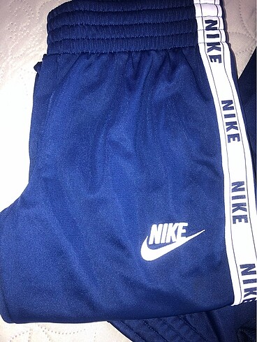 9 Yaş Beden orjinal Nike çocuk eşofman takımı