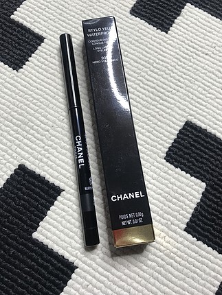 Chanel Chanel tam boy siyah kalem şeklindeki eyeliner ve göz kalemi