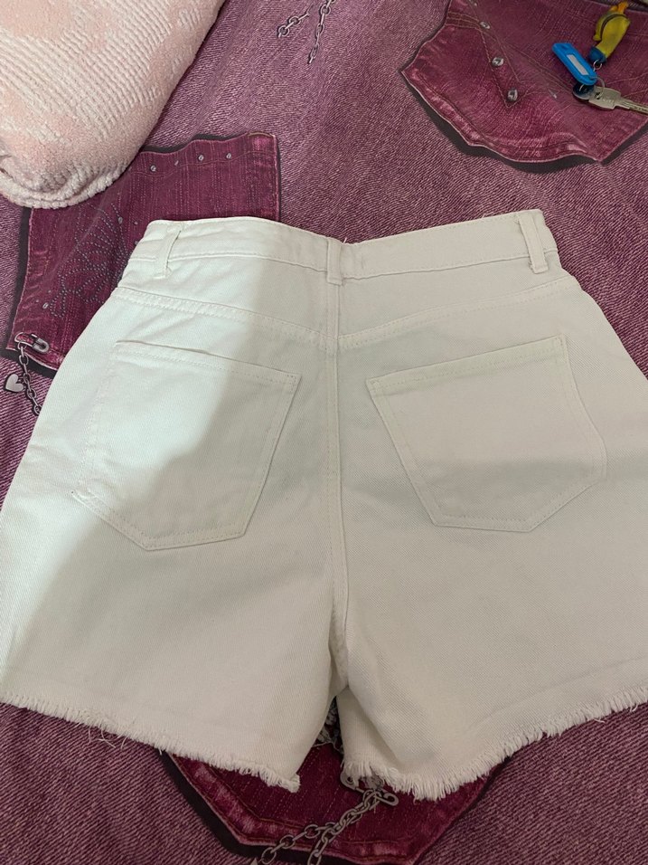 Düğmeli Beyaz Kadın Mini Denim Şort - Görsel 3