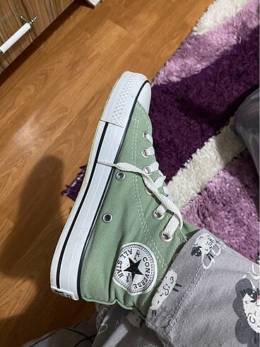 Yeşil bilekli converse