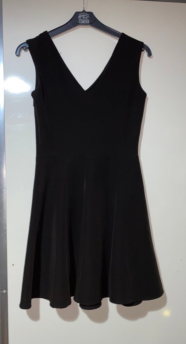 V Yakalı Siyah Pilili Mini Elbise - Görsel 2