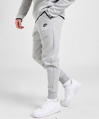 TECH FLEECE