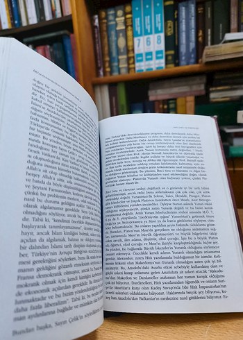 Doğudan Batıdan 2 Cilt Takım - Görsel 12