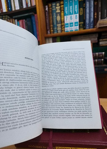 Doğudan Batıdan 2 Cilt Takım - Görsel 5