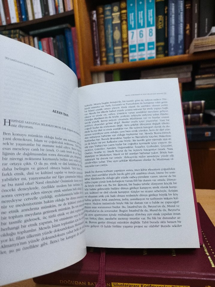 Doğudan Batıdan 2 Cilt Takım - Görsel 5