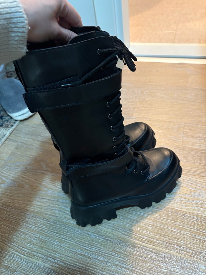 Siyah Deri Platform Topuklu Gotik Kadın Çizme - Görsel 3