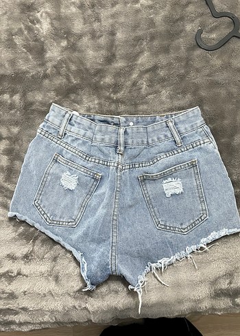 Kadın Gri Yırtık Denim Mini Şort - Görsel 2