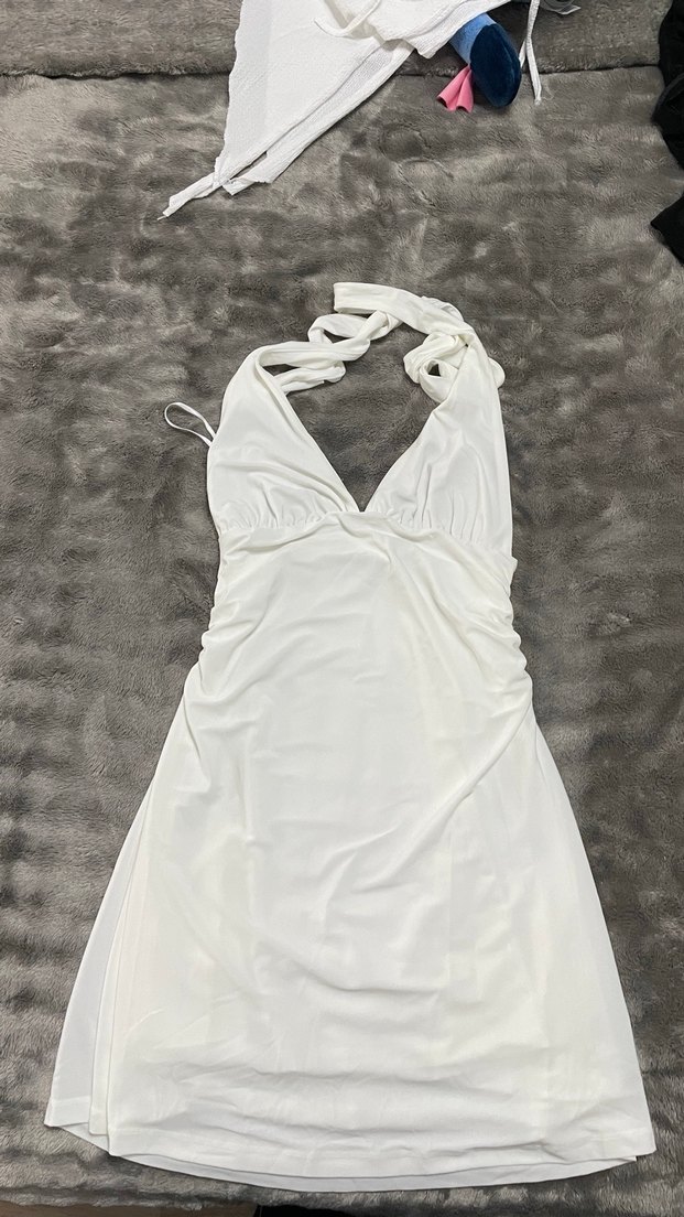 Beyaz V Yaka Drapeli Uzun Elbise - Görsel 2