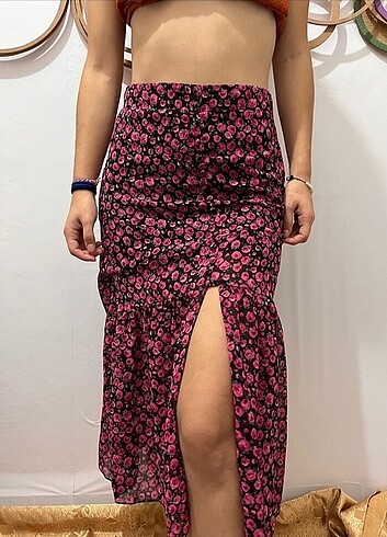 Bershka yırtmaçlı uzun etek