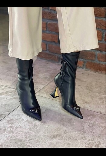PRADA LÜKS ÇİZME