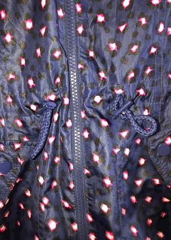 Genç Kız Lacivert Desenli Yağmurluk - Görsel 4