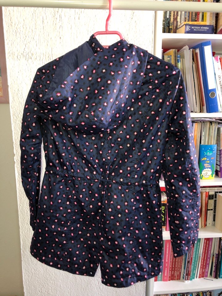 Genç Kız Lacivert Desenli Yağmurluk - Görsel 5