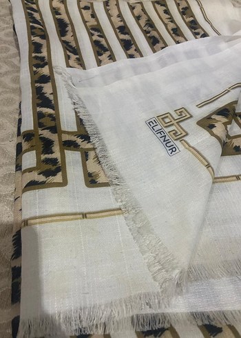 Beyaz Pilili Kadın Şal - Görsel 3