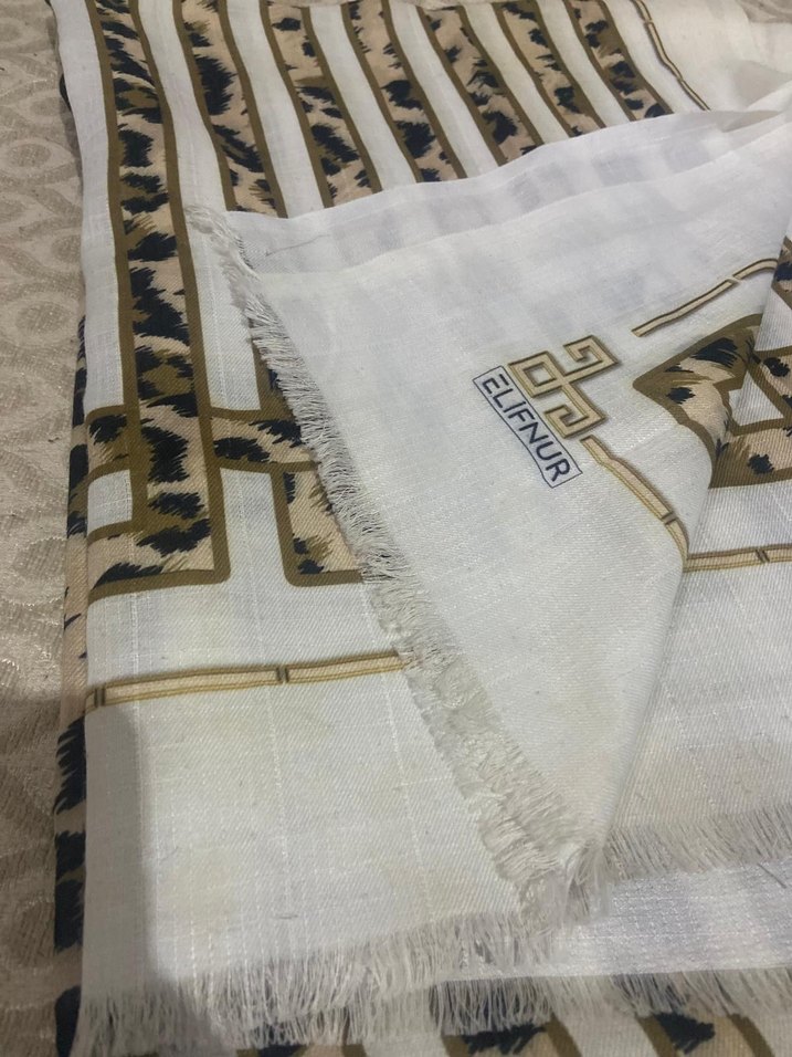 Beyaz Pilili Kadın Şal - Görsel 3