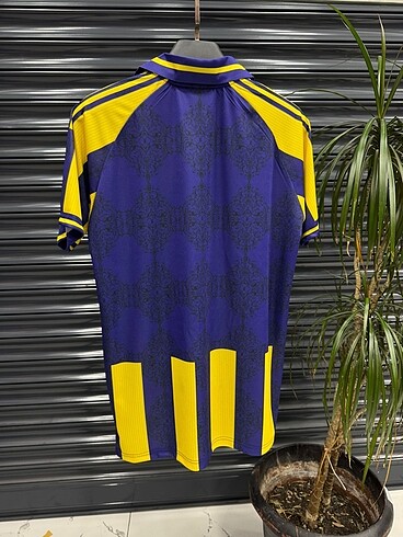 Adidas Etiketli forma isim