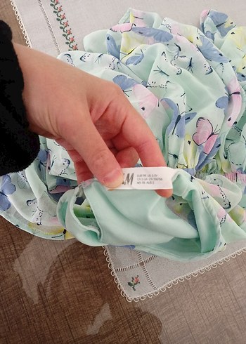 H&M Renkli Kelebek Desenli Kız Elbisesi