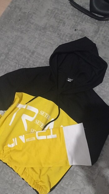 Sweatshirt