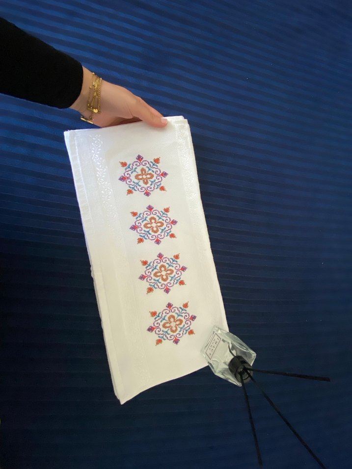 Nakışlı Beyaz Havlu - Görsel 3