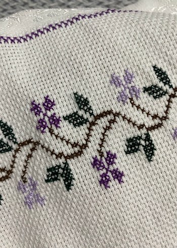 İşlemeli Mor Çiçekli Havlu - Görsel 3