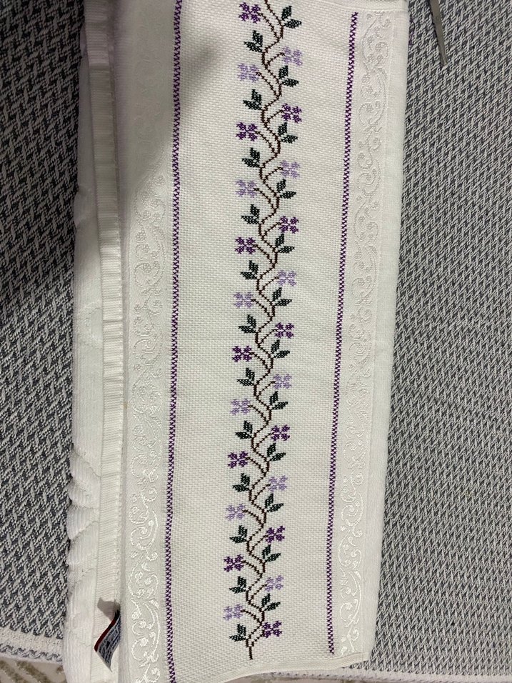 İşlemeli Mor Çiçekli Havlu - Görsel 2