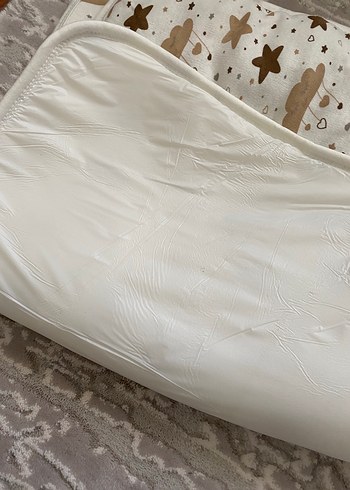 Kahverengi Bulut ve Yıldız Desenli Bebek Uyku Minderi - Görsel 2