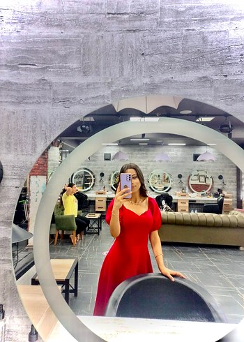 Kırmızı Elbise
