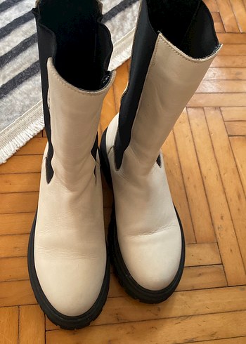 Gri-Beyaz Kadın Günlük Street Style Bot - Görsel 2