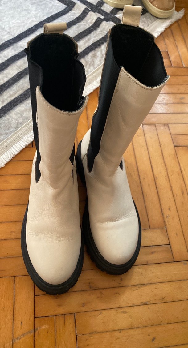 Gri-Beyaz Kadın Günlük Street Style Bot - Görsel 2