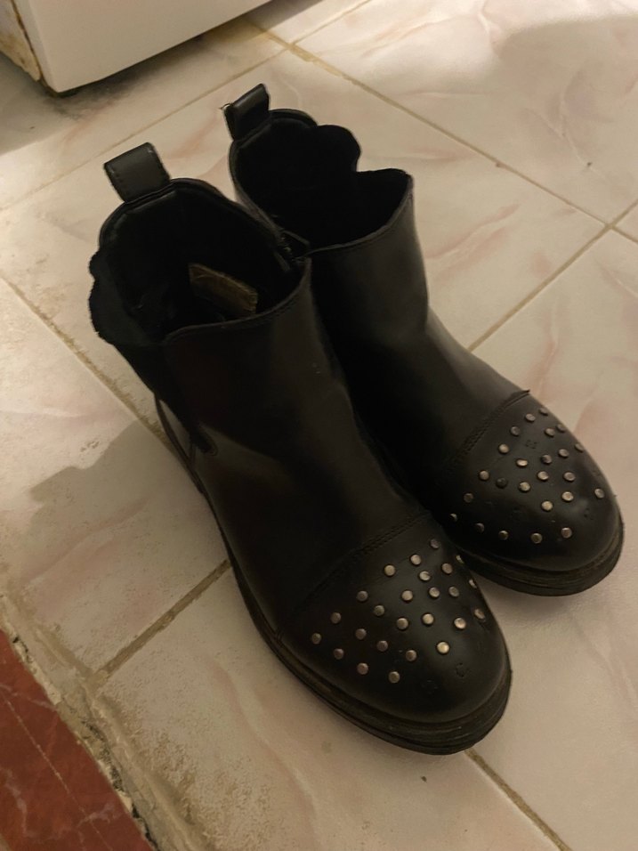 Siyah Deri Çivili Goth Kadın Botları - Görsel 2