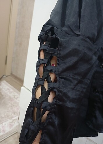 Yan detaylı saten gömlek  - Görsel 2