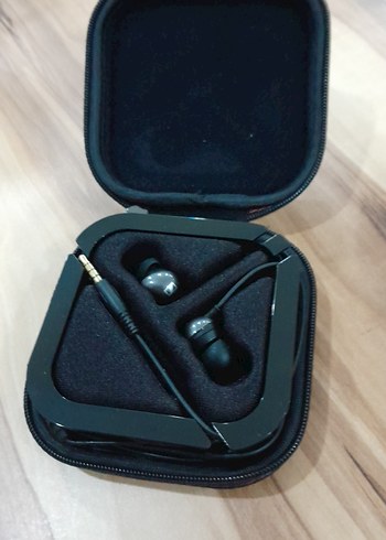 sennheiser Siyah Kulak İçi Kulaklık ve Taşıma Kutusu