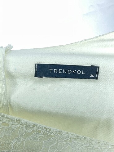 36 Beden beyaz Renk Trendyol & Milla Kısa Elbise %70 İndirimli.