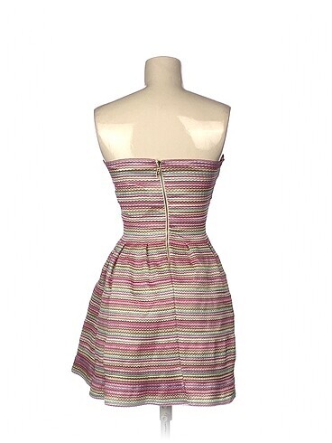 36 Beden PreLoved Kısa Elbise %70 İndirimli.