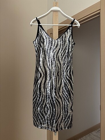 pullu zebra desenli elbise