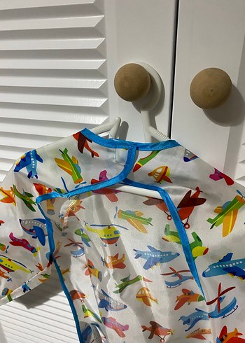 Renkli Baskılı Bebek Önlüğü - Görsel 3