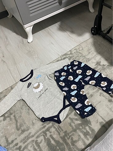 Alt üst takım bebek