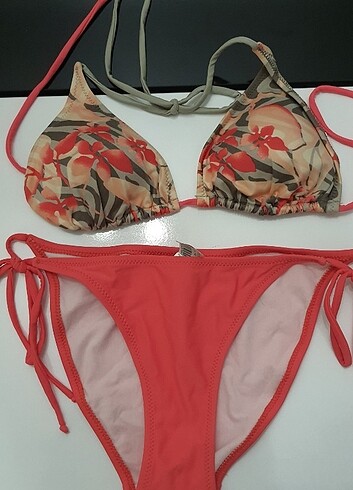 Çiçekli bikini takımı
