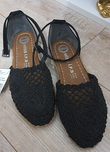 Siyah dantel sandalet 
