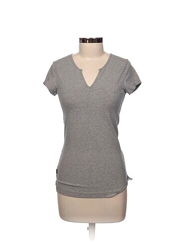 Adidas T-shirt %70 İndirimli.