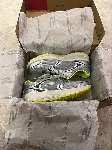 37 Beden Skechers spor ayakkabı gümüş metalik gri